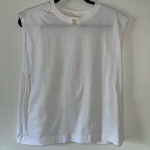 Wide shoulder tank